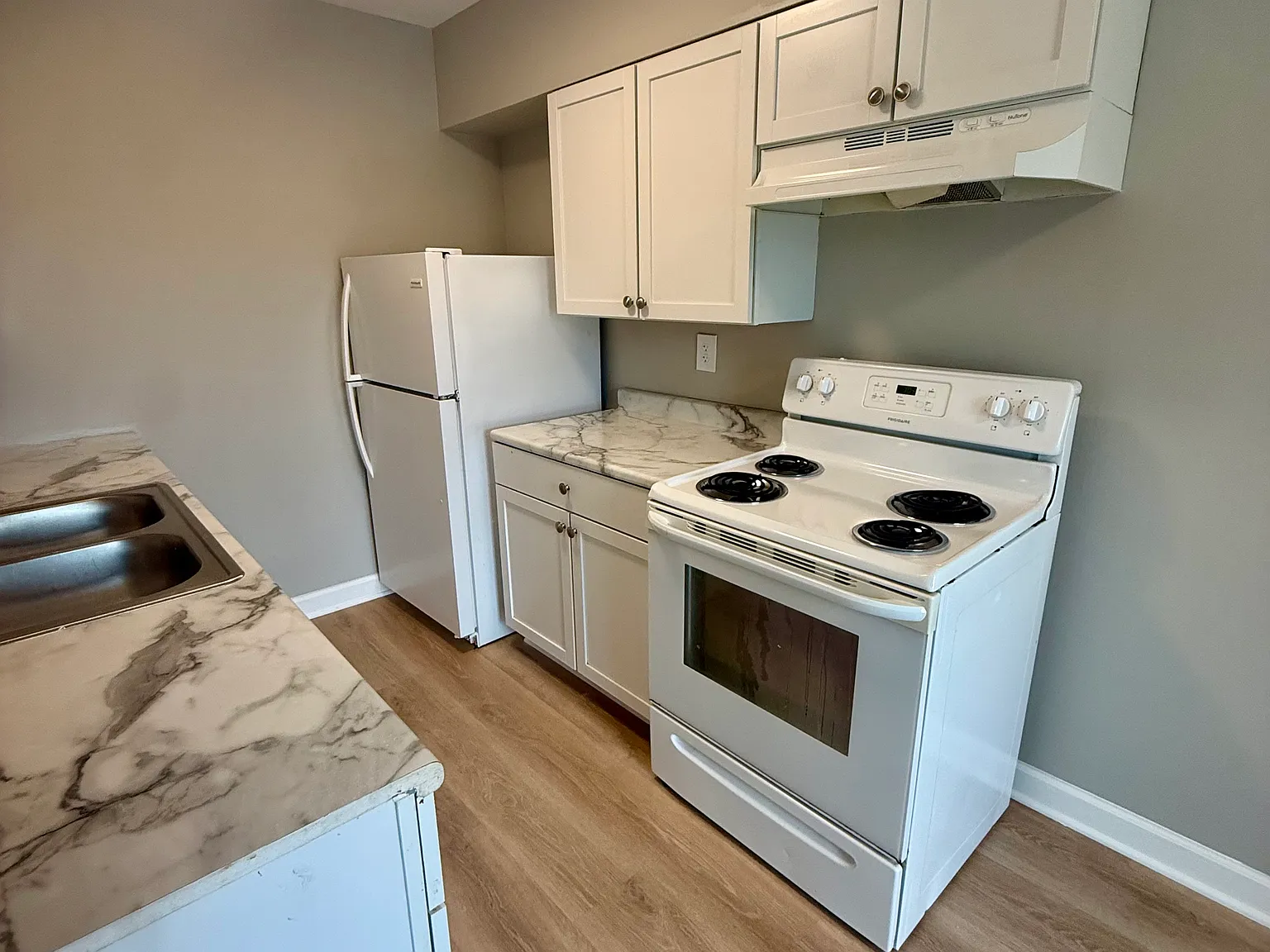 2 bed, 900 sqft, $1,300 — Photo 2