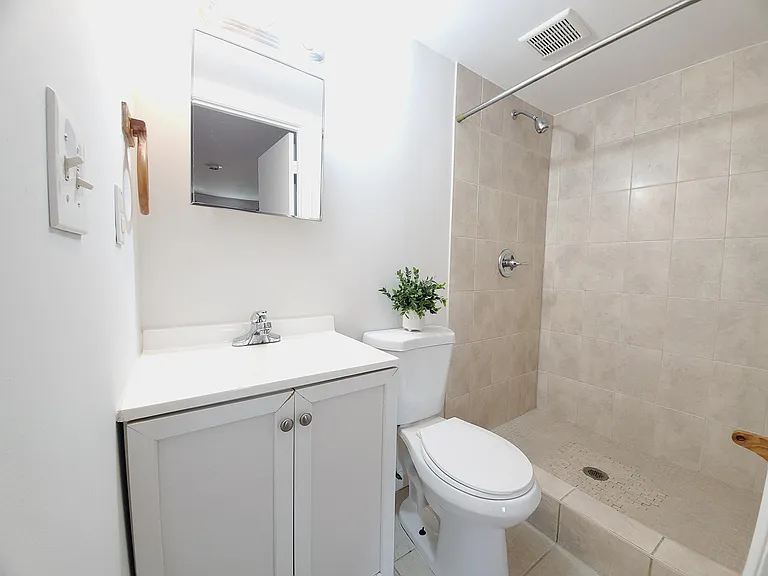702 W Edmonston Dr — Photo 30