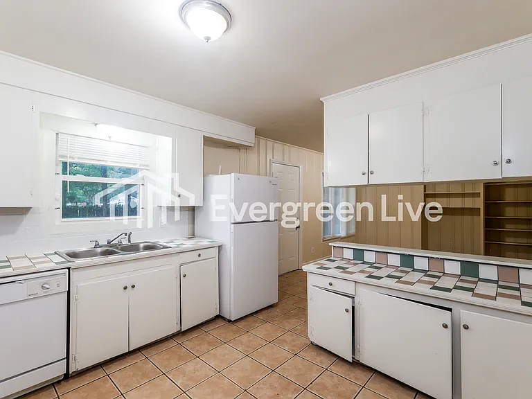 5574 Hartsdale Dr — Photo 7