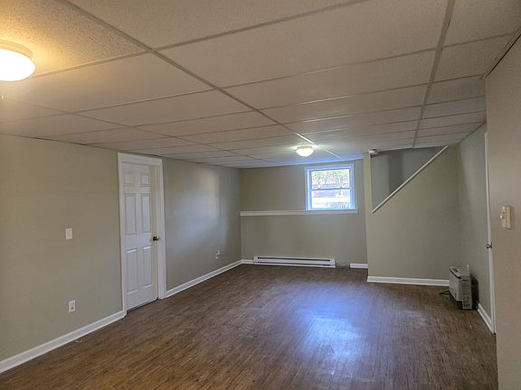 Lower level living space with 2 additional bedrooms and full bathroom