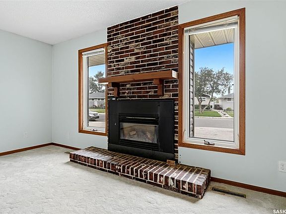 4th image of 65 McCaul CRESCENT