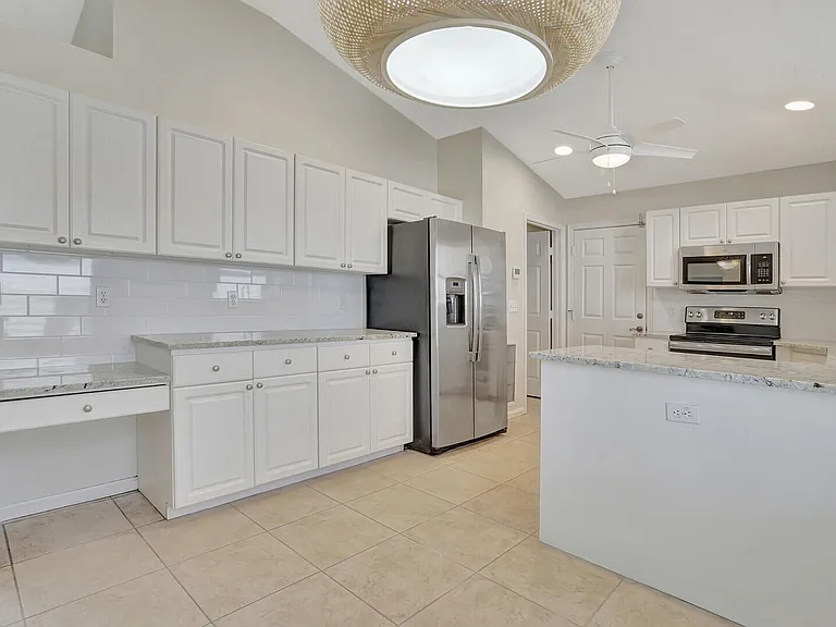 1022 Island Manor Dr — Photo 5