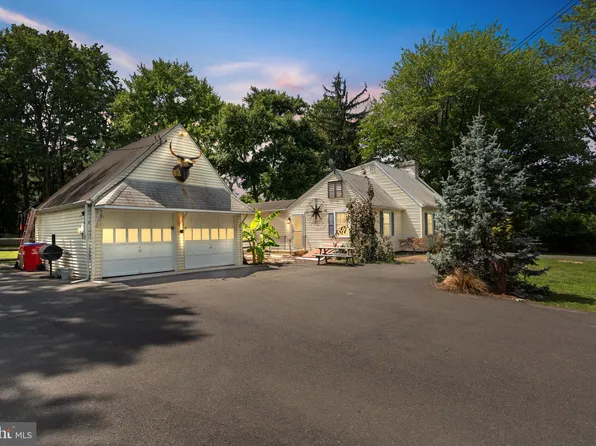 102 E Bristol Rd, Warminster, PA 18974