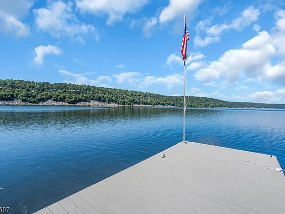 5th image of 134 Lake End Rd