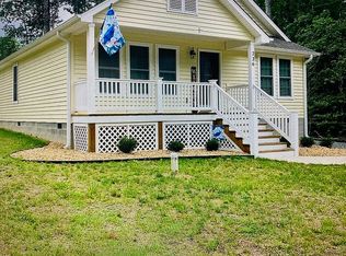 236 Woodberry Dr, Hartfield, VA 23071