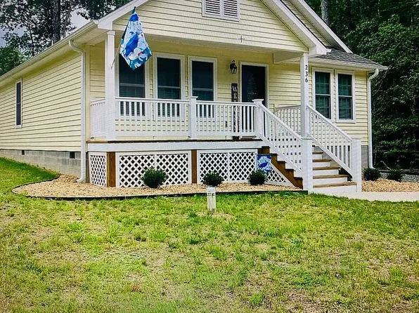 236 Woodberry Dr, Hartfield, VA 23071