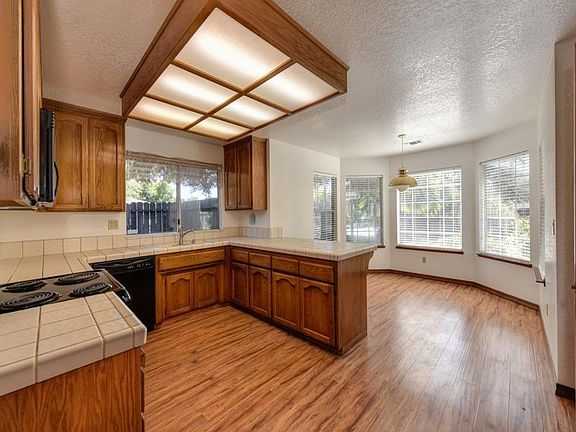 3rd image of 8091 Livorna Way