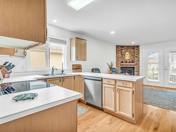 5th image of 1201 Cameron Ave Unit 154