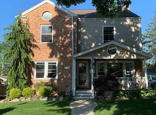 219 N Maple St, Mount Prospect, IL 60056