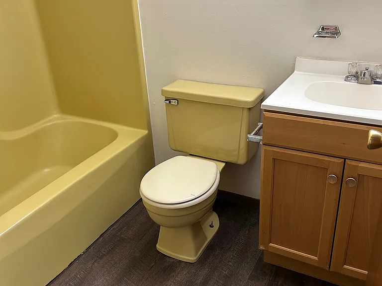 647 Hillside Cir #2 — Photo 3