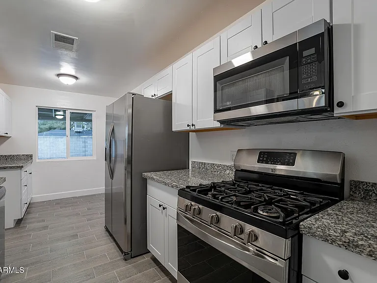536 W 18th St — Photo 24