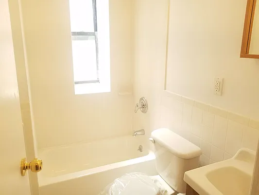Rented by Alma Realty Corp. | media 2