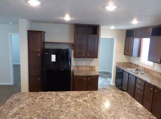25789 Bristol Dr, Flat Rock, MI 48134