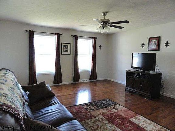 3rd image of 410 Eastgate Dr