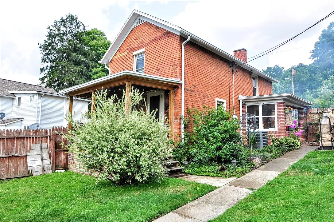 923 Fort St photo 1