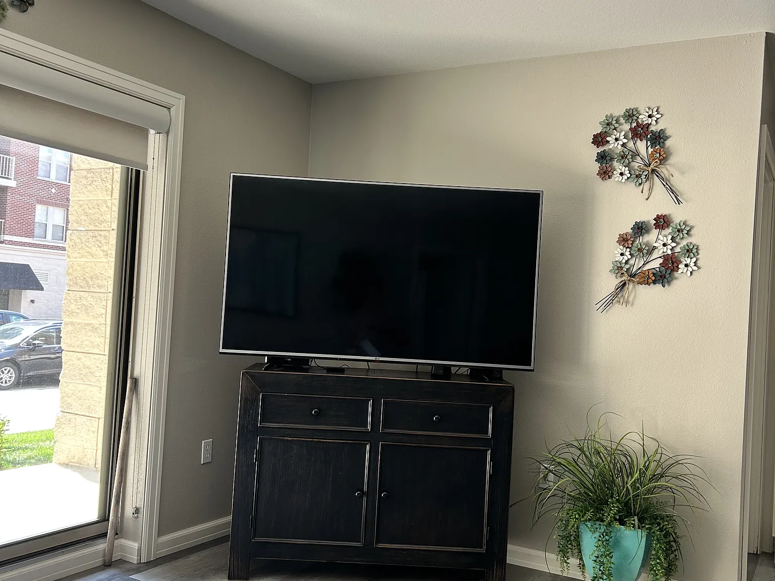 2 bed, 1375 sqft, $2,400 — Photo 4