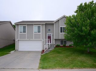 7366 N 77th St, Omaha, NE 68122