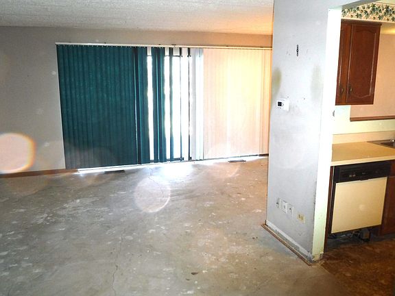 5th image of 19561 Lake Shore Dr APT 1