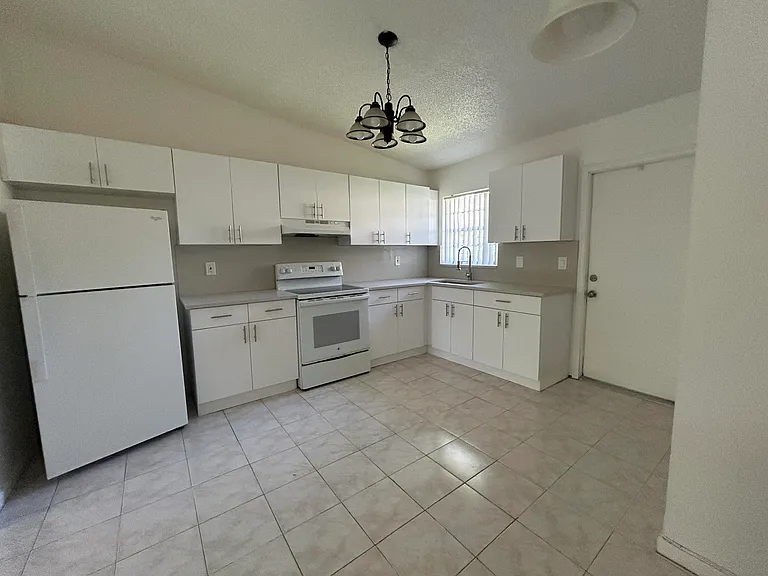 6140 SW 41st Ct #1 — Photo 15
