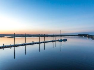 306 Oak Grove Island Dr, Brunswick, GA 31523