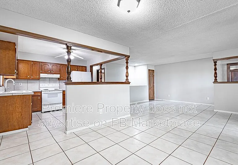 4327 Sterling Ave — Photo 4