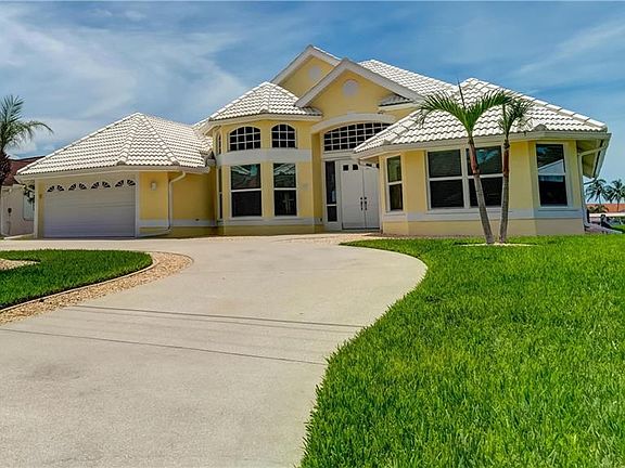 3rd image of 830 SW 56th St