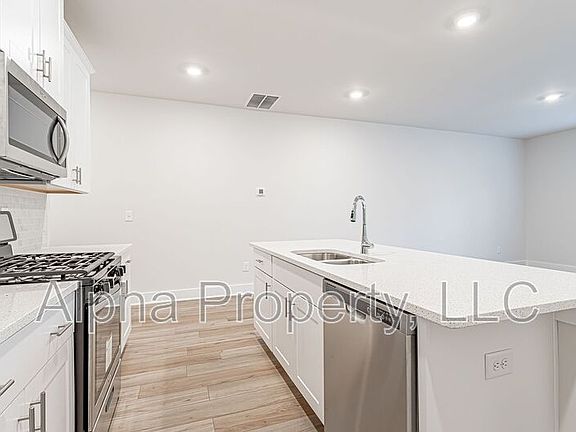 5th image of 206 Round Back Way