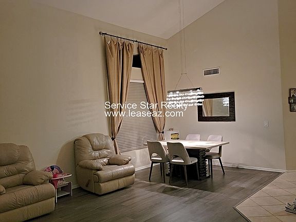 2nd image of 352 W Indigo Dr