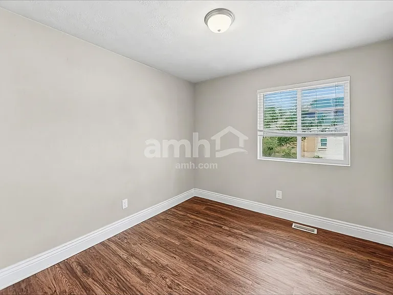 228 W Cedar Grove Ln — Photo 18