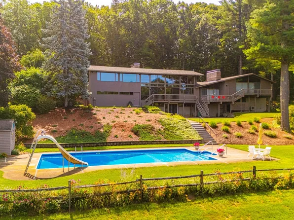 1090 North Rd, Carlisle, MA 01741