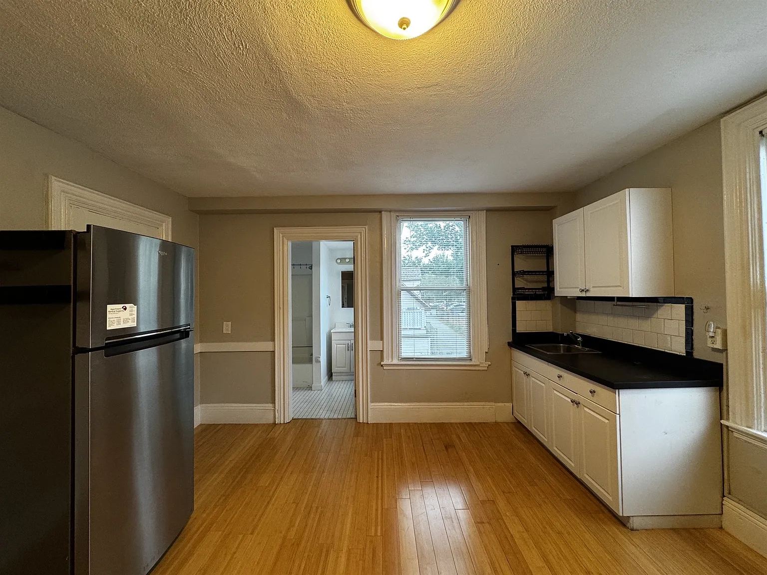 Studio, 400 sqft, $2,200 — Photo 3