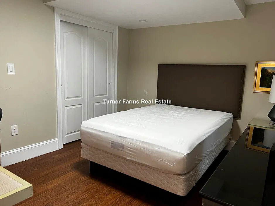 8 bed, 8.5 bath, 9999 sqft, $12,500 — Photo 3