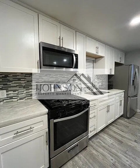 320 W Whittier Ave — Photo 4