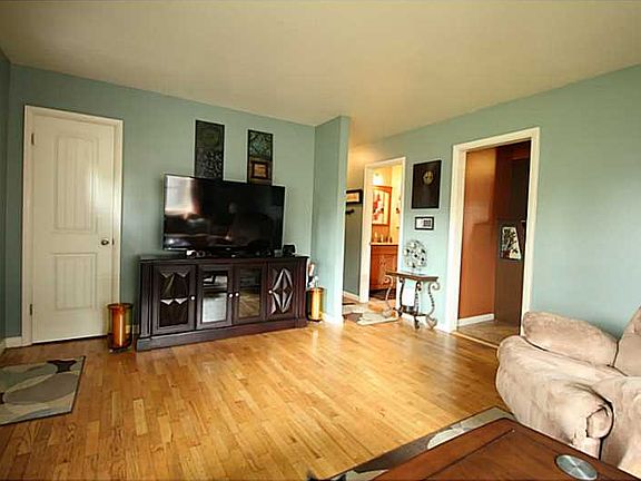 5th image of 1825 Clark Ave