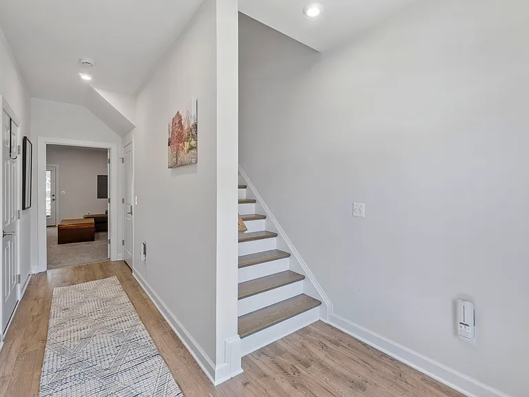 1810 Fowler St — Photo 3