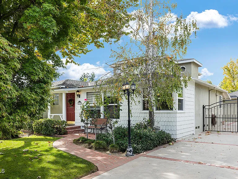 4819 Crown Ave — Photo 2