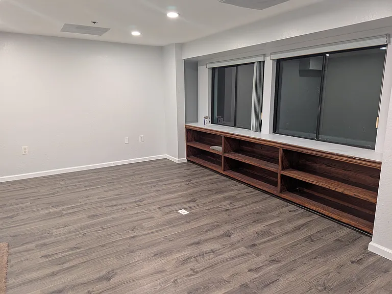 701 De Long Ave — Photo 12