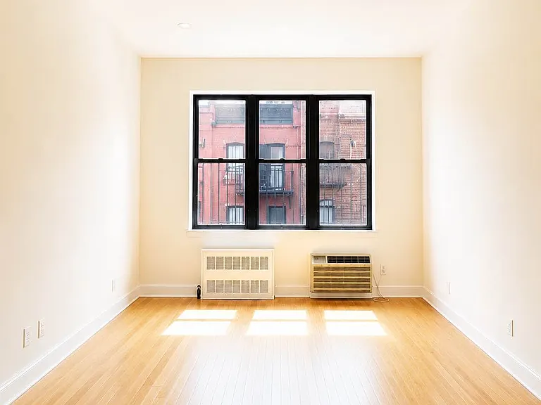 225 E 10th St #2G — Photo 2