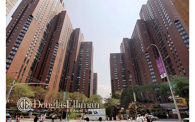 Rented by Douglas Elliman | media 25