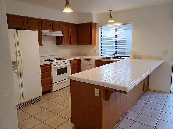 Large Kitchen, Pantry with lots of cabinets, Gas Stove, Dishwasher