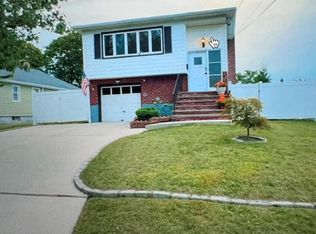12 Terrace View Rd, Farmingdale, NY 11735