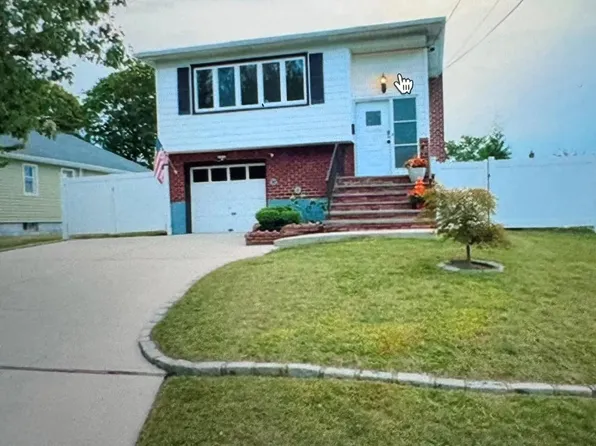 12 Terrace View Rd, Farmingdale, NY 11735