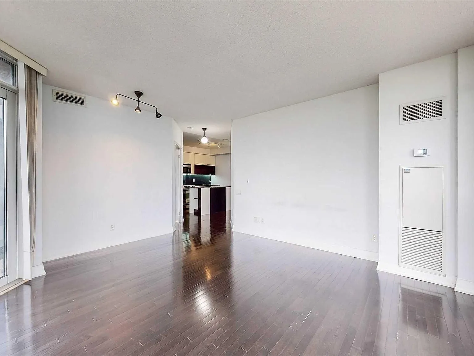 2 bed, 817 sqft, $3,400 — Photo 1