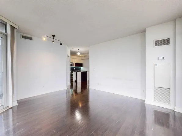 21 Carlton St, Toronto, ON