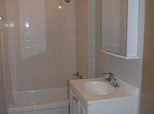 1017 W Byron St APT 2W, Chicago, IL 60613