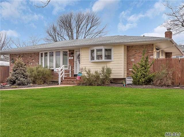 1st image of 18 Bayberry Dr