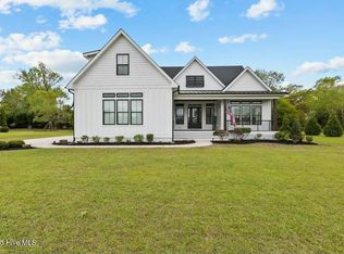 101 W Scarborough Ct, Hampstead, NC 28443