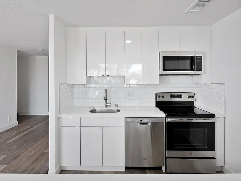 Crystal Tower Apartments — Photo 11