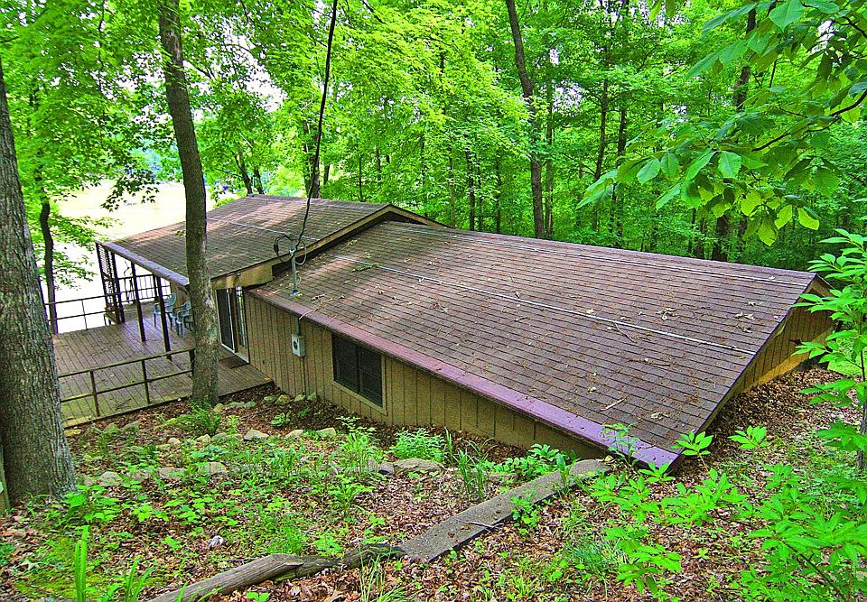 2nd image of 163 Lake Cedar Rd