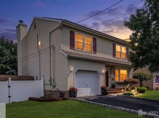 266 Thomas St, Woodbridge, NJ 07095